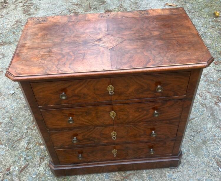 Small Louis Philippe style chest of drawers in burr walnut
