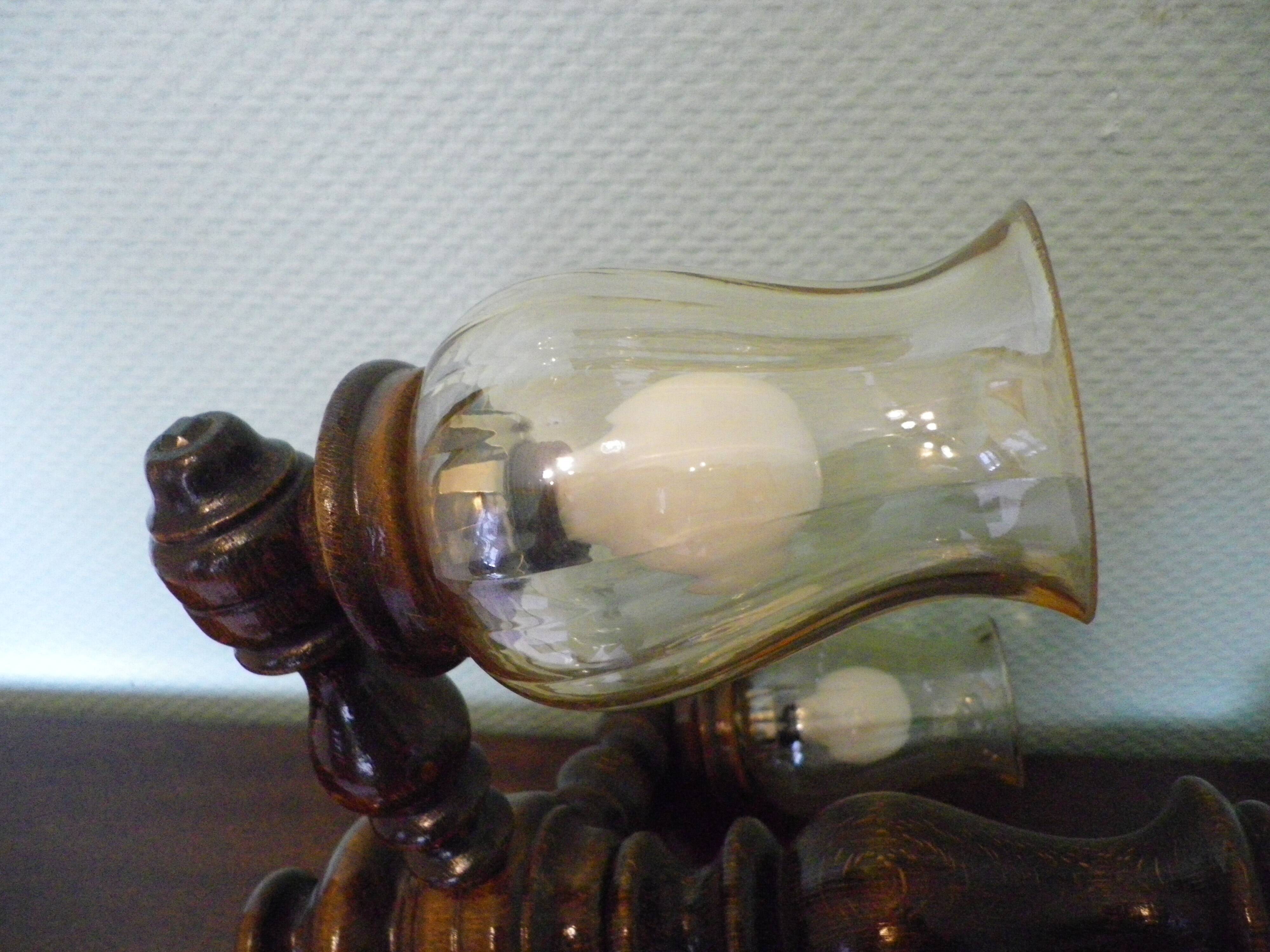 Suspension with three lights, turned varnished wood, amber tulip shade, 1970s.