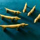 6 dog-shaped knife holders in fine gold-plated metal