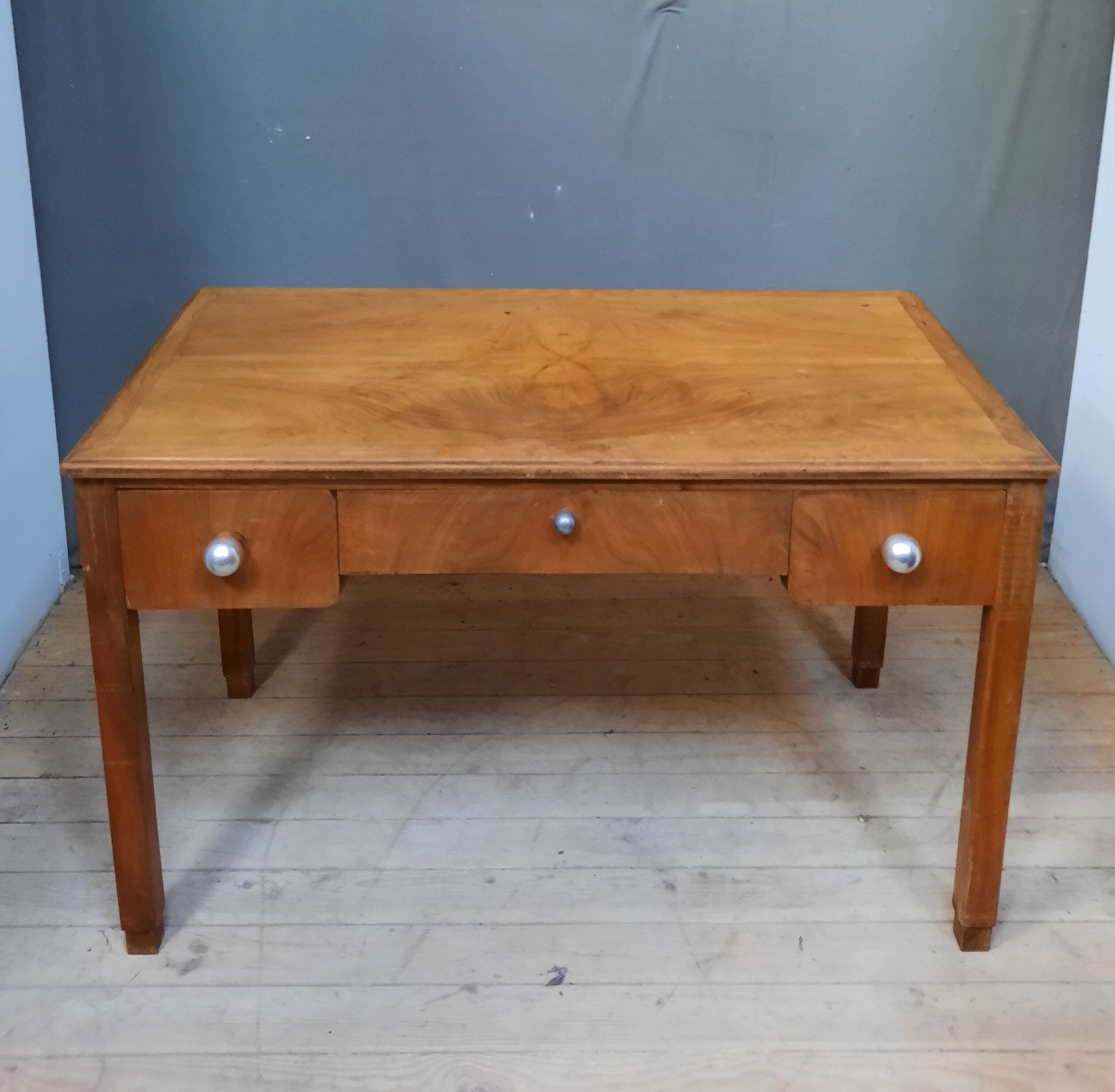 Bureau flat in light walnut year 1930