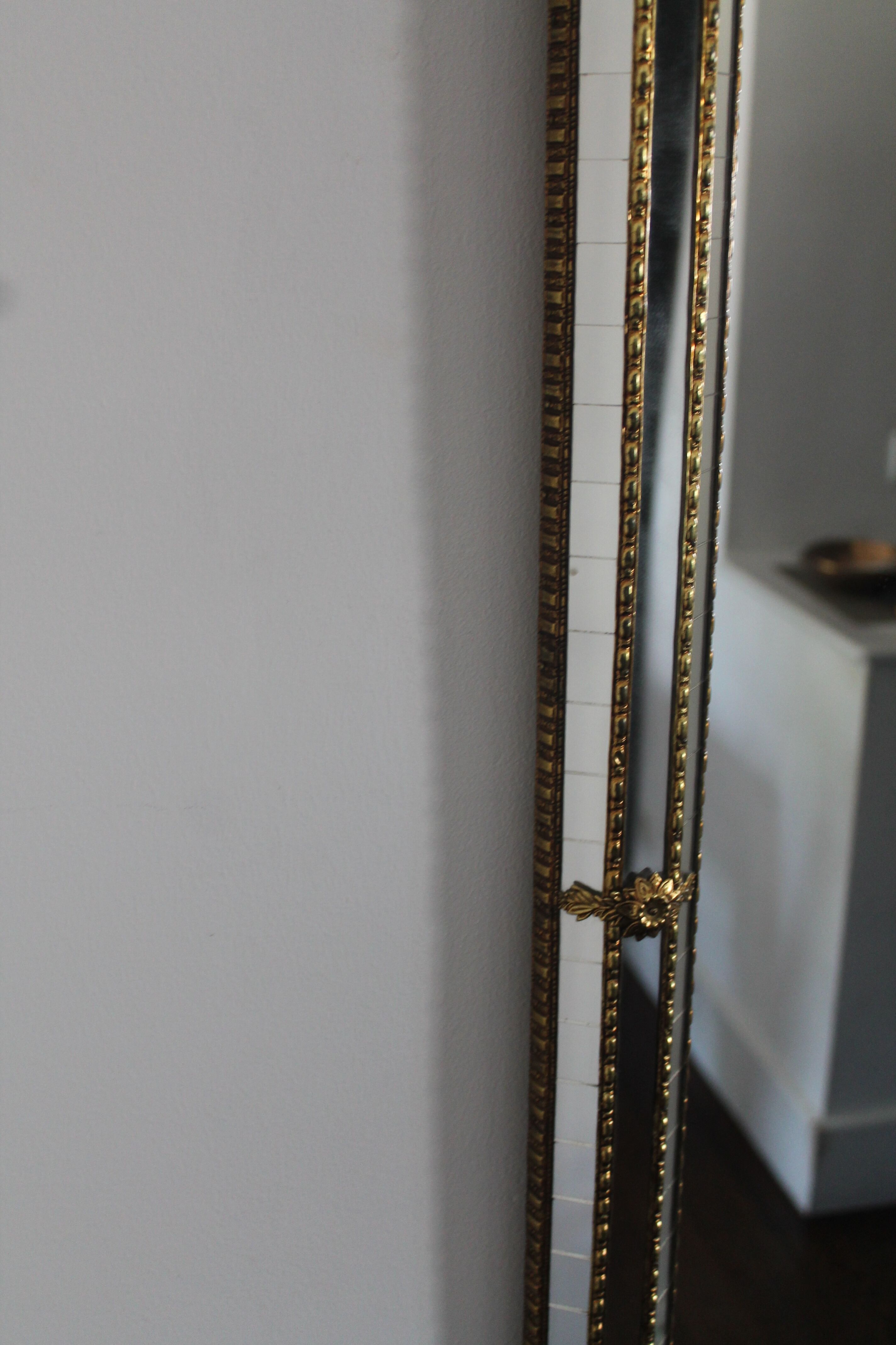 Large Venetian mirror with glazing beads and brass 110x60cm