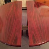 Round rosewood table with central leg, Scandinavian design møllers møbelfabrik