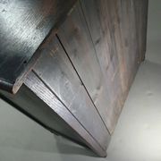 Particularly cool English chest of drawers. Dated (Charles 2 era). Made of solid oak with beautiful patina.