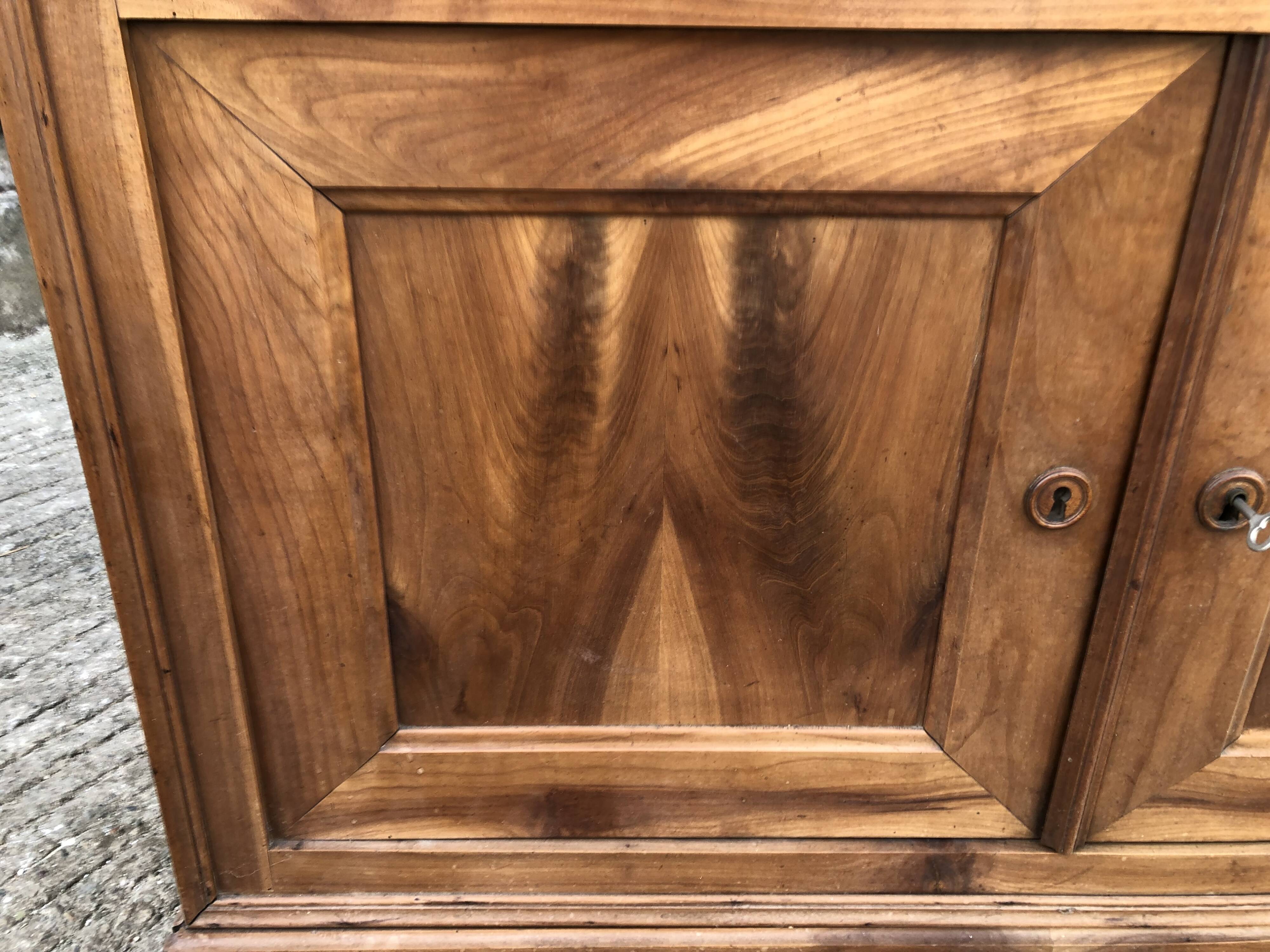 Antique low sideboard in solid cherry wood with 2 doors and 3 drawers
