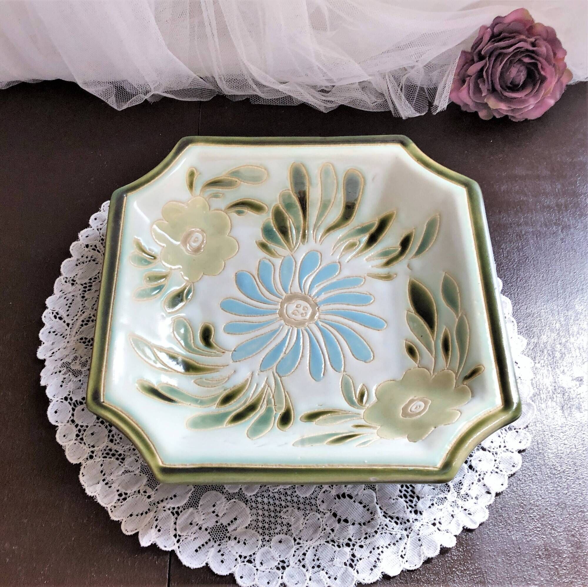 Ceramic pocket tray