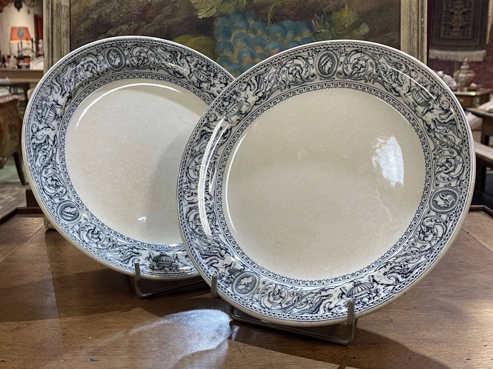 Pair of round Minton English porcelain dishes, Florentine pattern