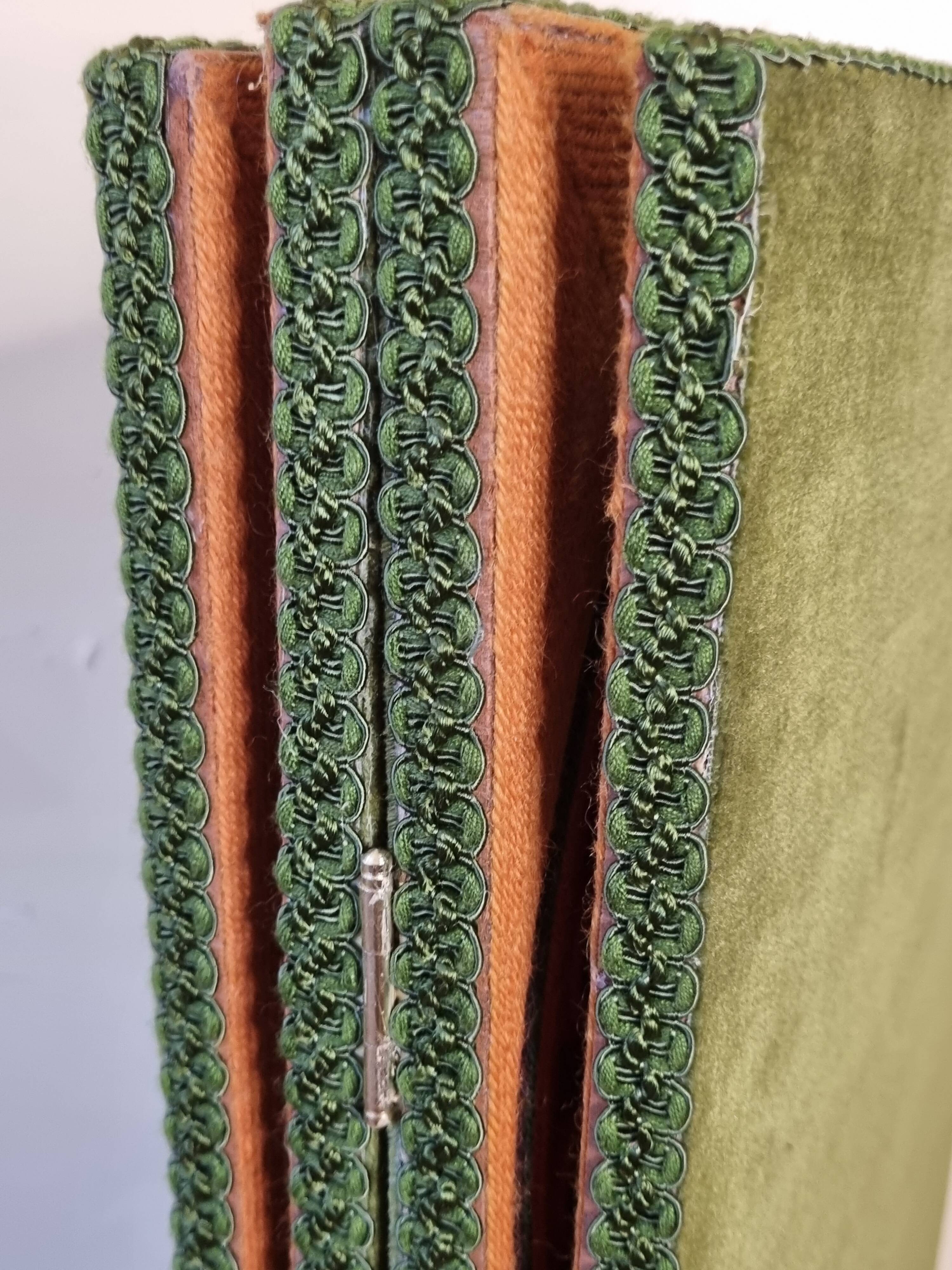 Screen decorated with wool threads, “Huichol” art, Sofia Ribeira, 124 cm