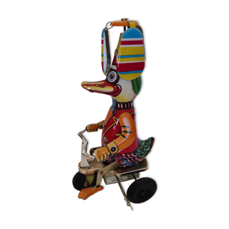 Duck mechanical toy with tinplate metal key