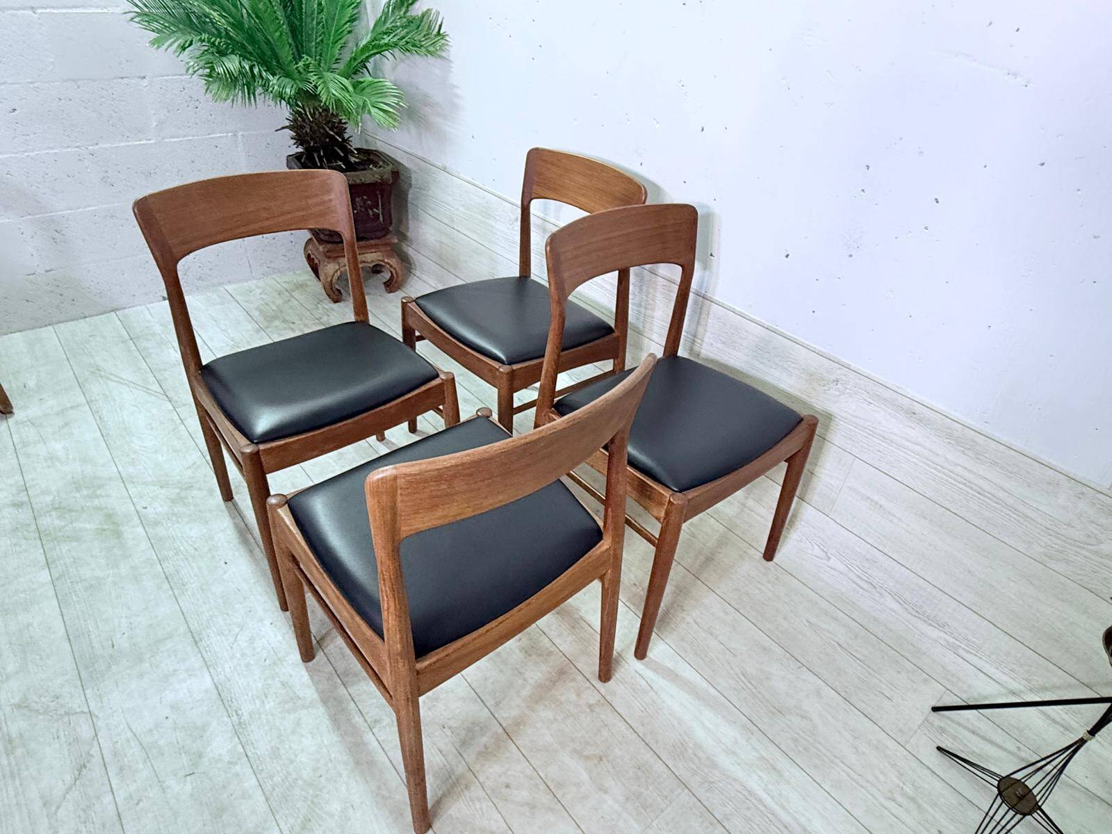 4 Chaises scandinaves Henning Kjaernulf