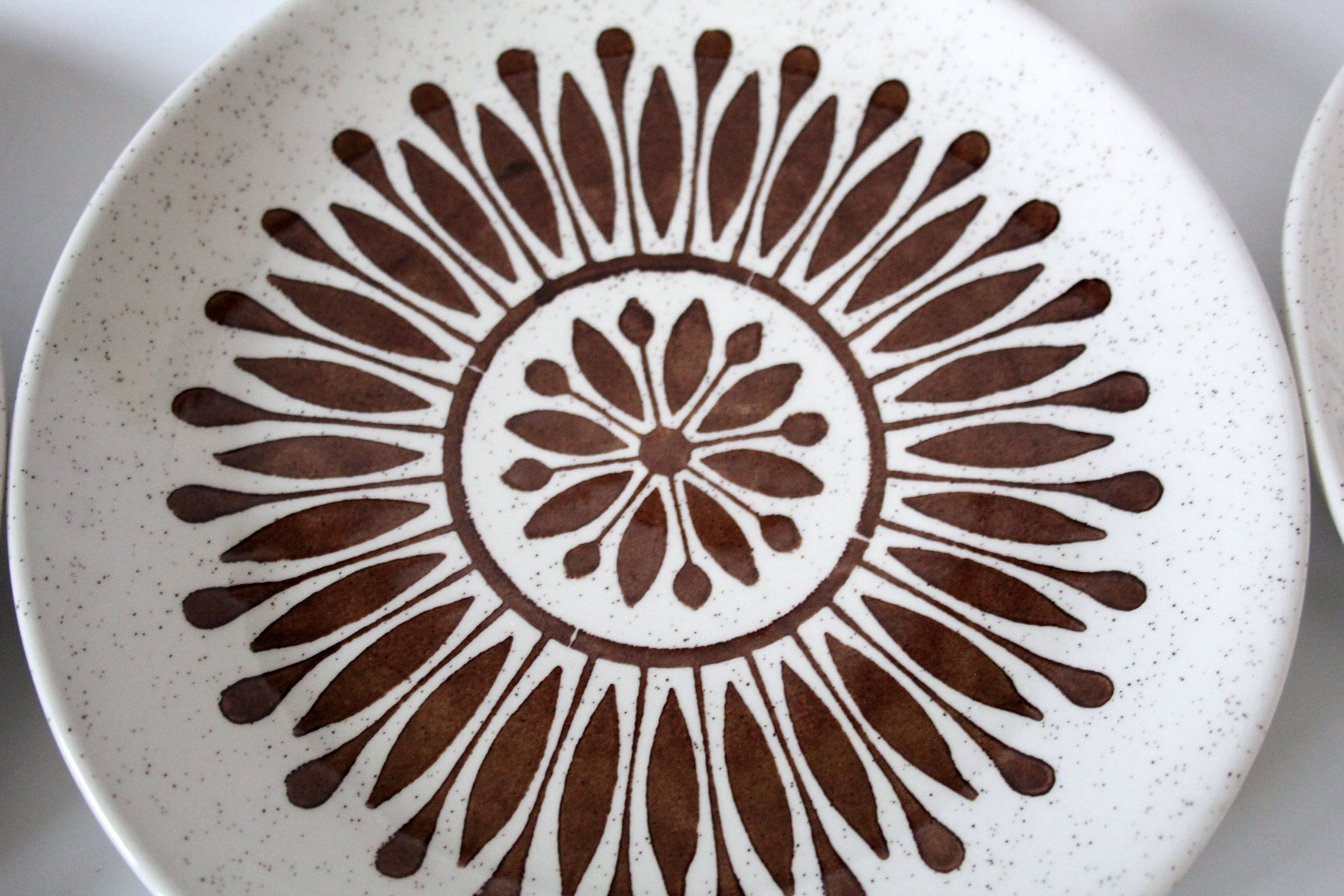 7 vintage ceramic plates, Biltons Staffordshire Ironstone 1970 England