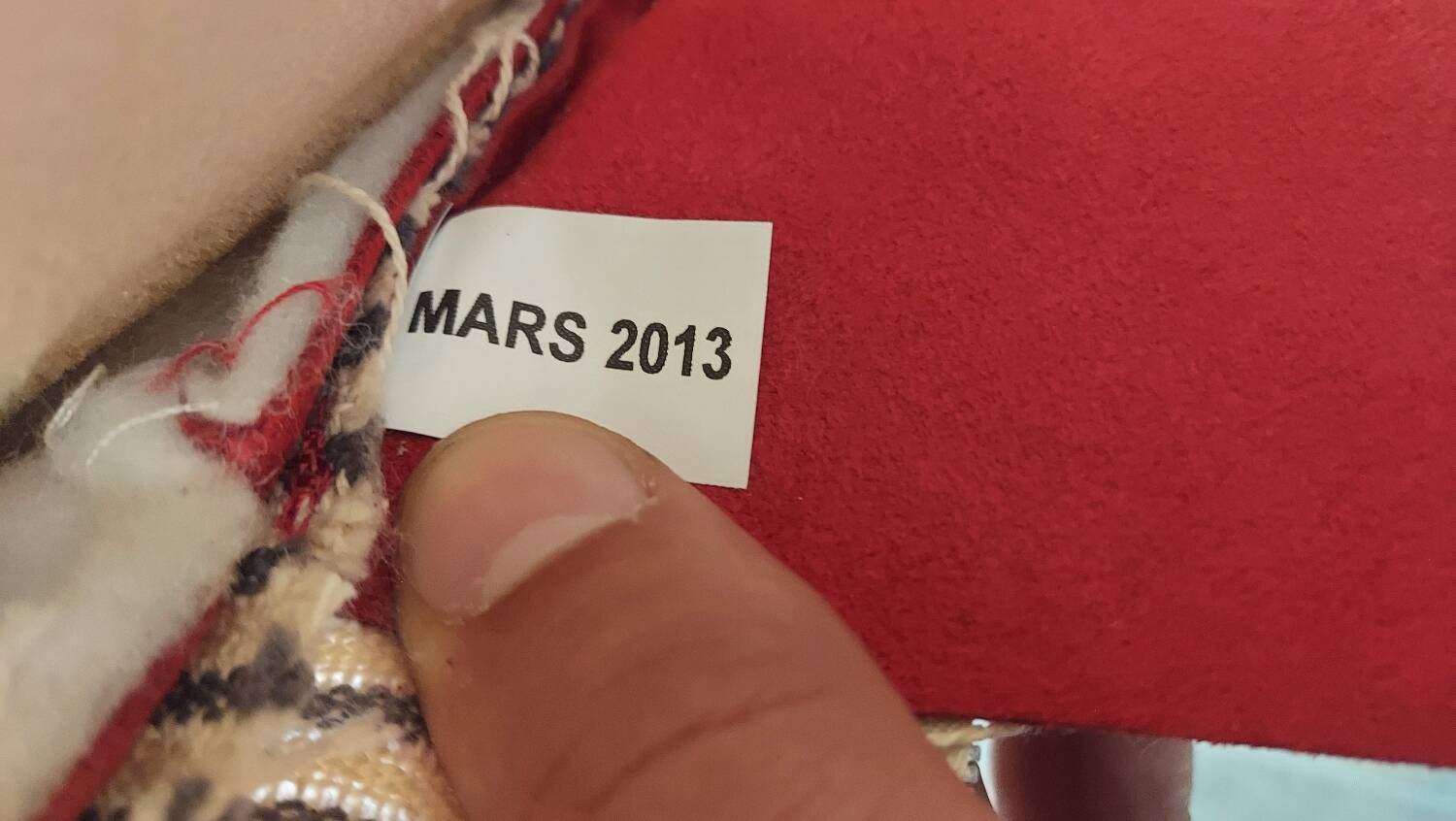 100% original - Ligne Roset Togo 3-seater bench – Red Alcantara (Goya