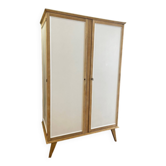 Armoire pied compas