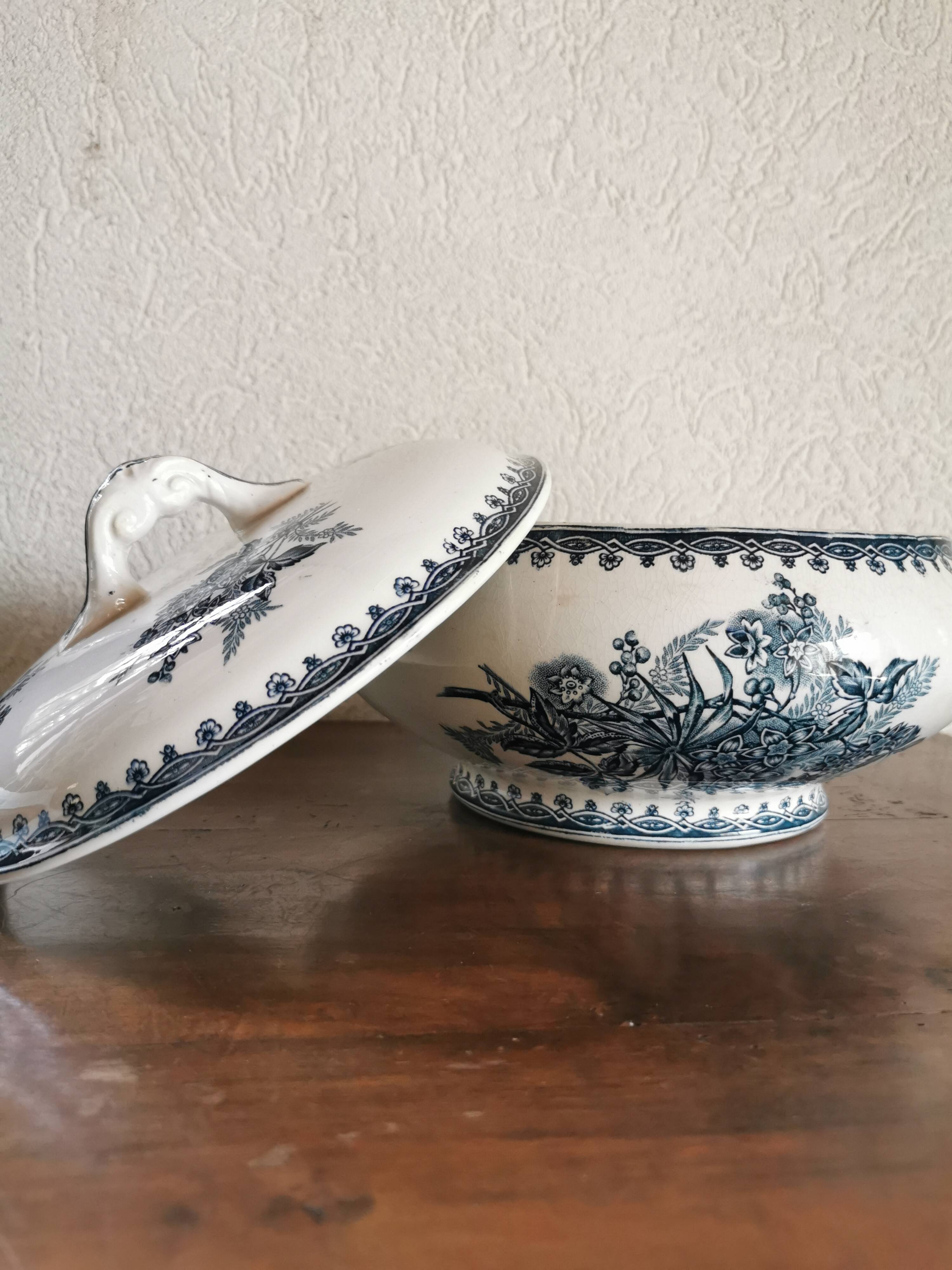 Old tureen Ste Amandinoise