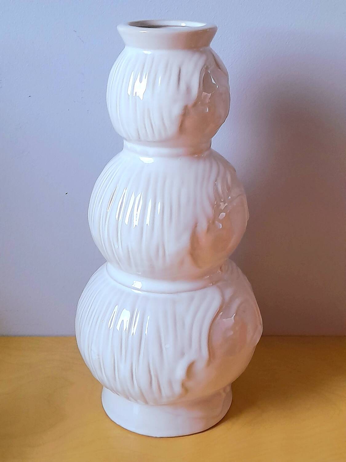 Totem vase faces in ceramic