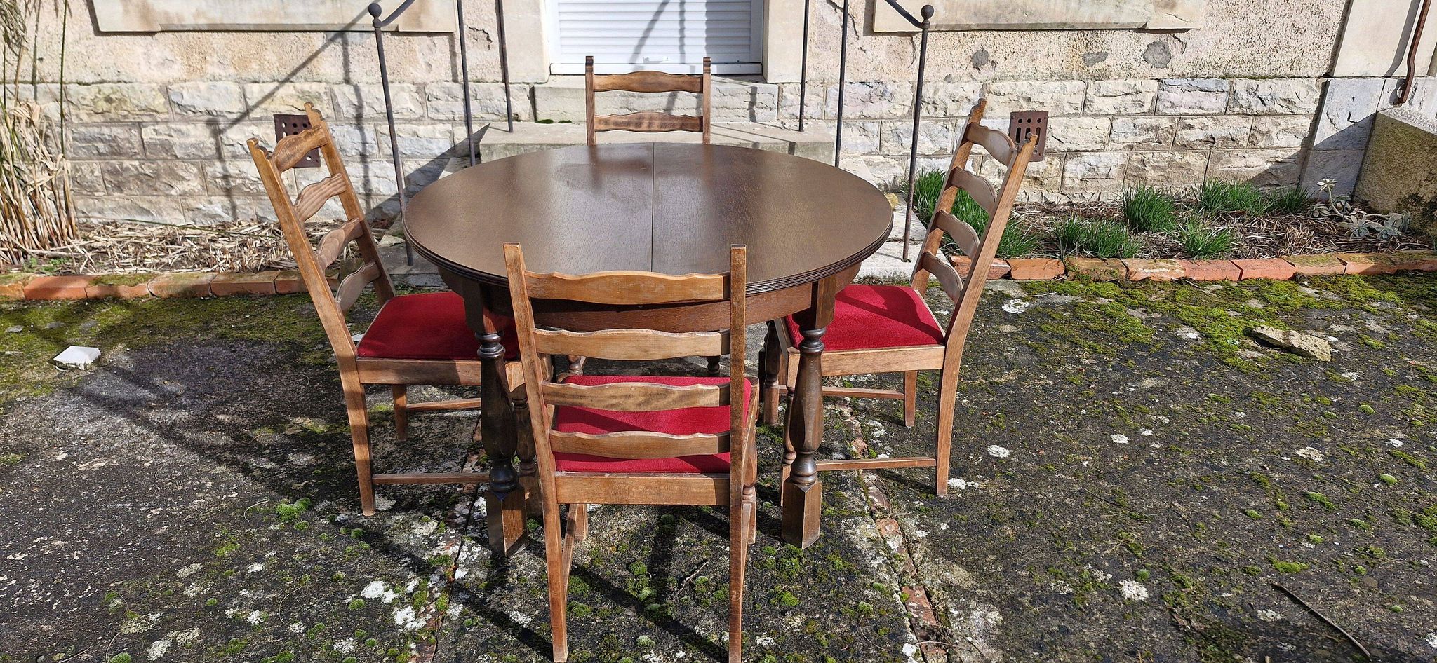 Round wooden table with 1 integrated extension + 6 wooden and fabric chairs