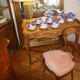 Table bureau et sa chaise de style Louis X.V. en noyer