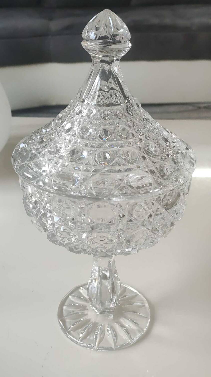 Large lead crystal candy dish/Drageoir. Tritschler Winterhalder. Dome shape, faceted patterns. Dim 30 x 15 cm