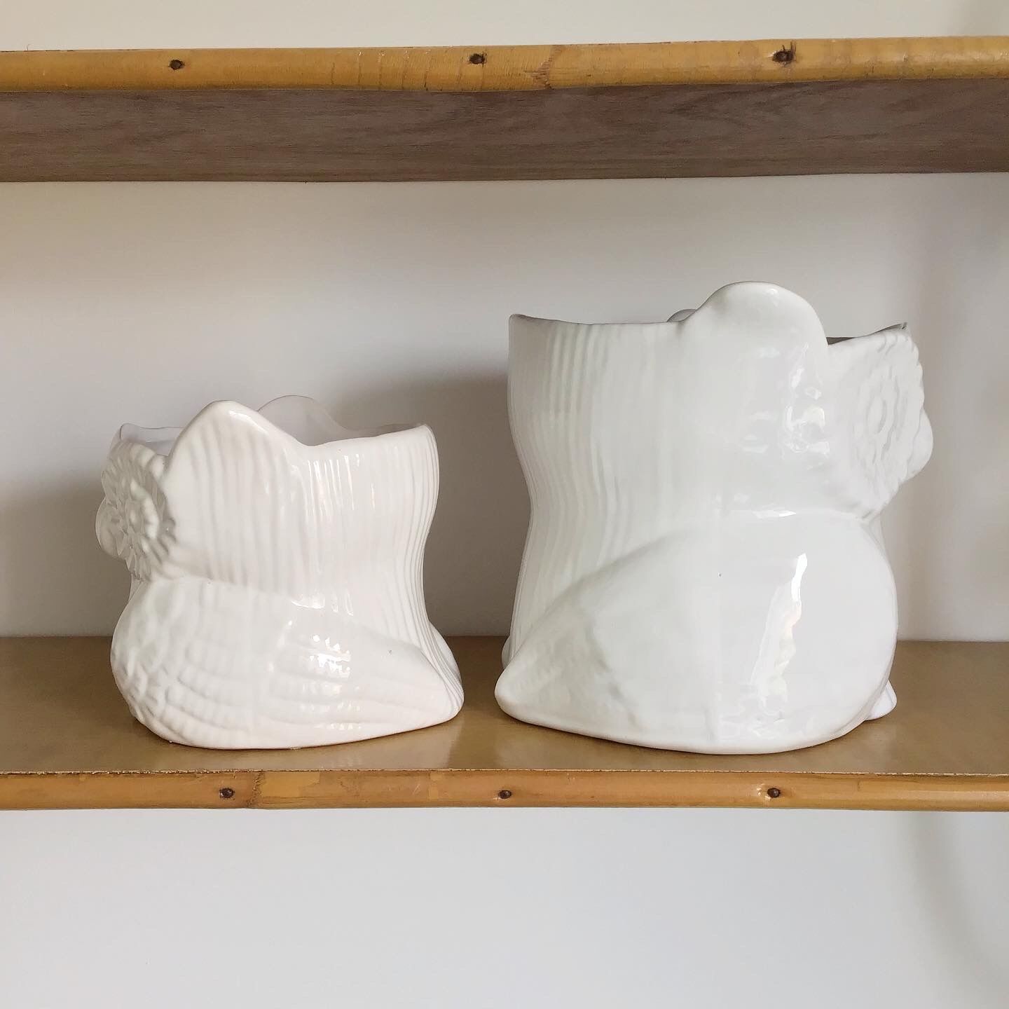 Set of 2 cache white owl pots in vintage ceramic