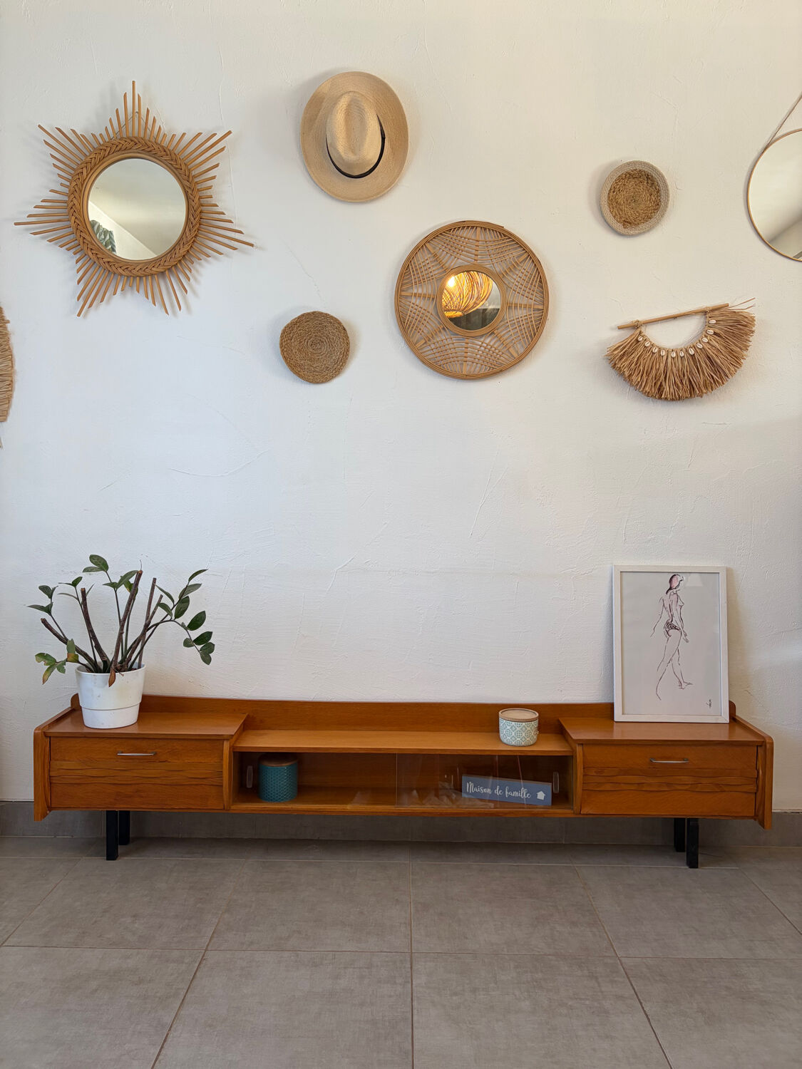 Shallow low vintage enfilade