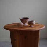 Modern round Danish coffee table in solid pine, Rainer Daumiller style, 1970s.