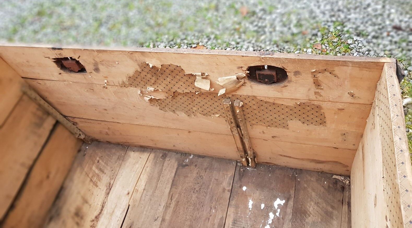 Ancient Bulée wooden trunk