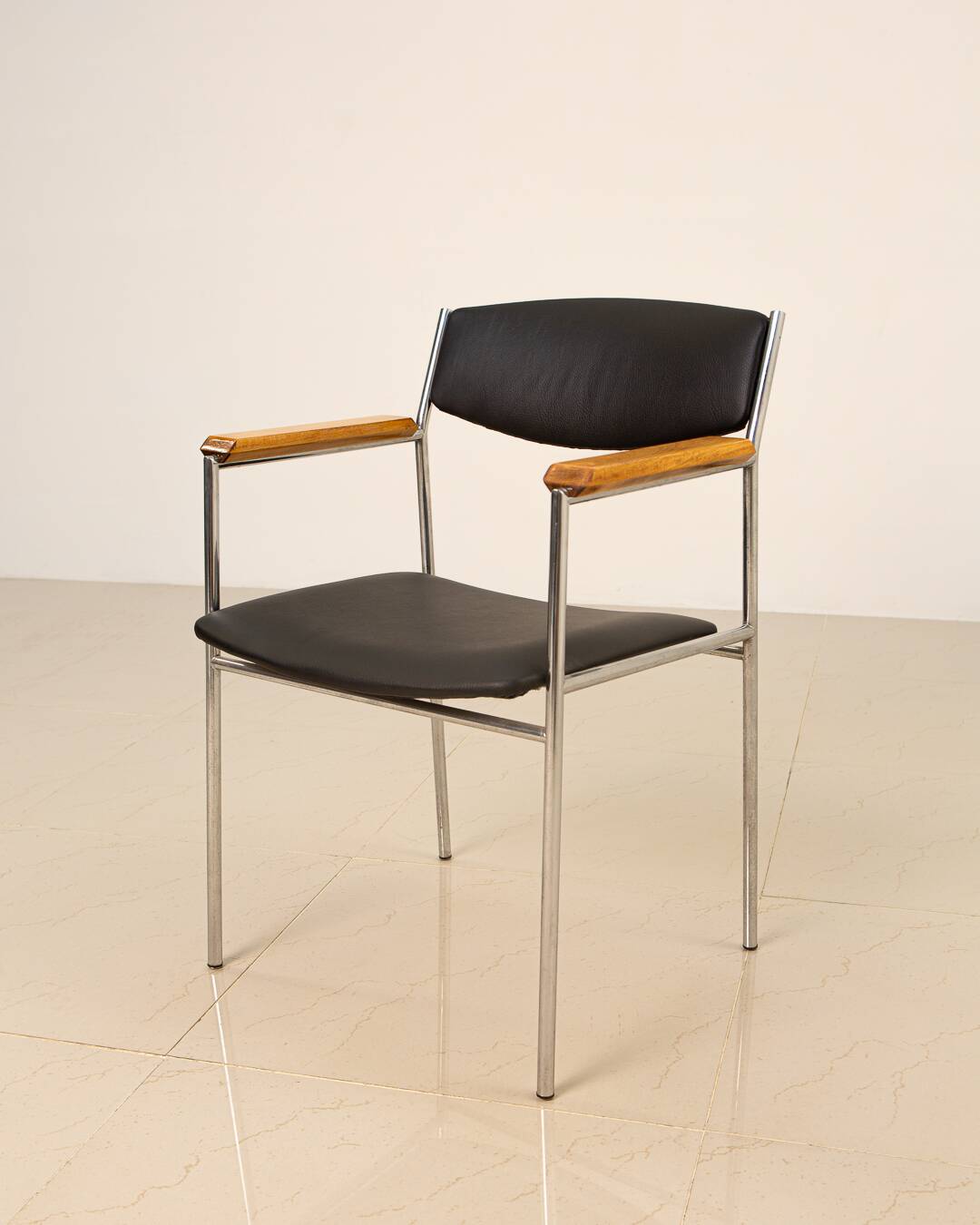 Leather and wood armchair by Gijs van der Sluis 80's