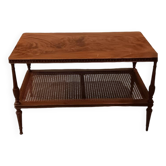 Table basse / bout de canapé en acajou avec tablette d'entretoise en rotin