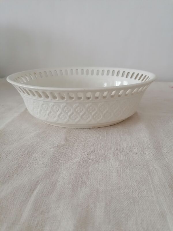 Panier et plateau en faïence Wedgwood