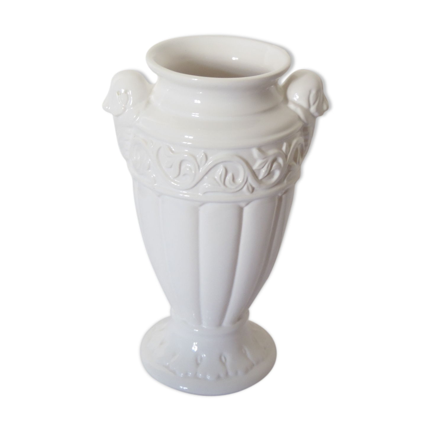 Baroque-style white cermal vase