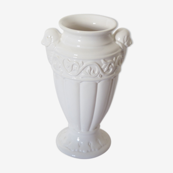 Baroque-style white cermal vase