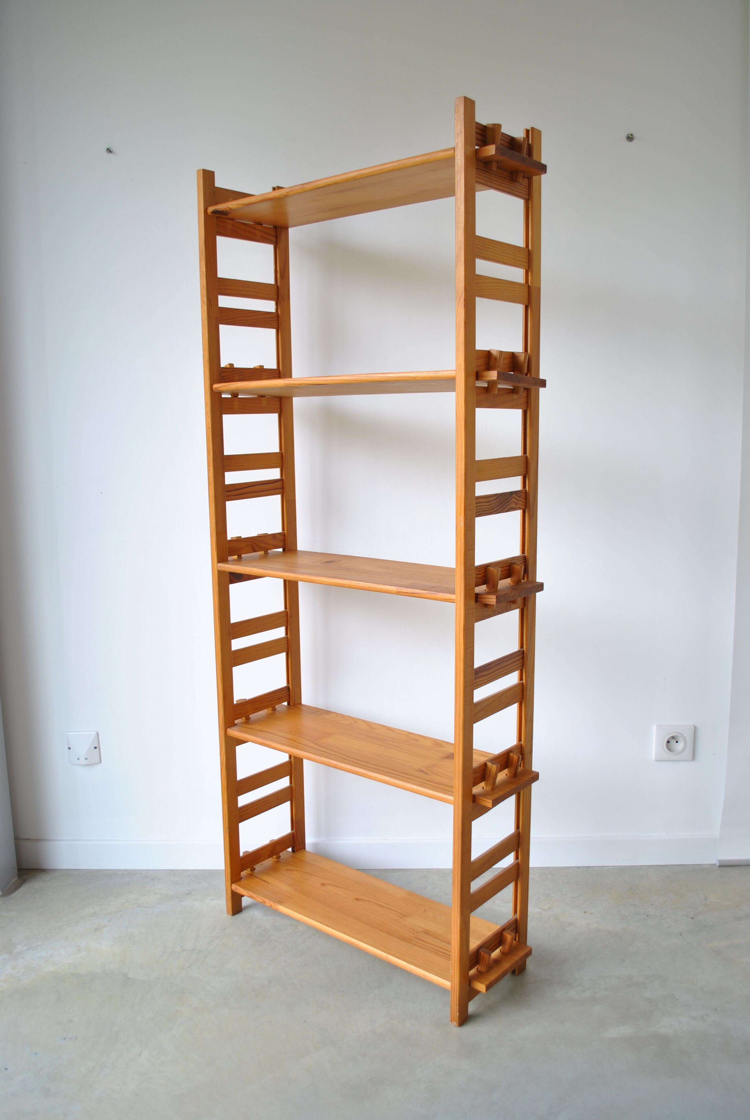 Vintage shelf to lay 1970