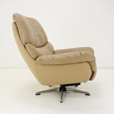 Large Scandinavian Adjustable Leather Armchair by Peem, 1970s, Finland
