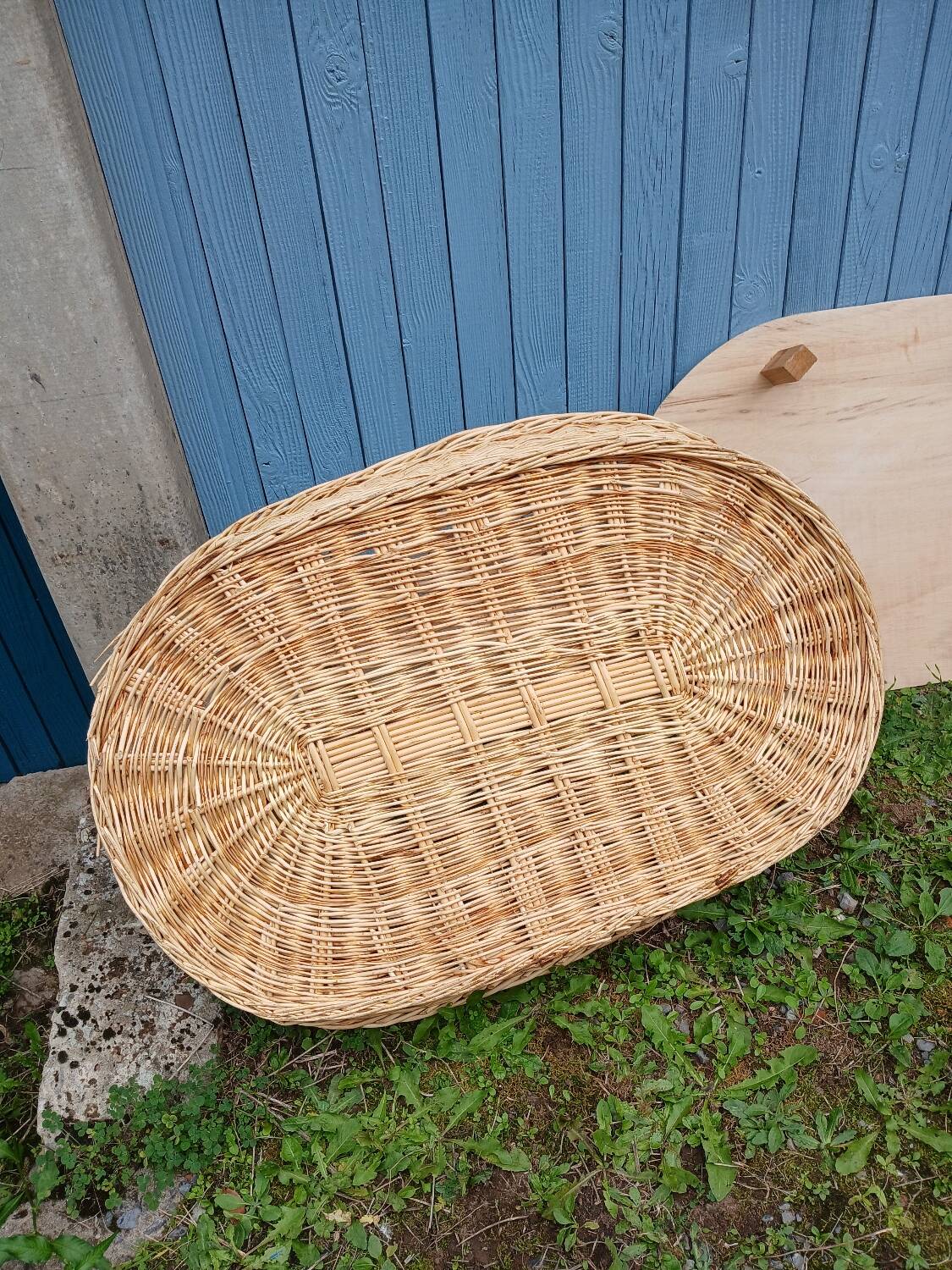Wicker pastry basket