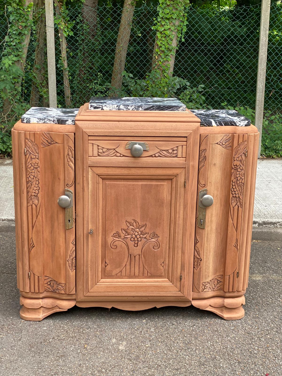 Art Deco sideboard renovated in solid walnut and large antique marble from the 1930s.