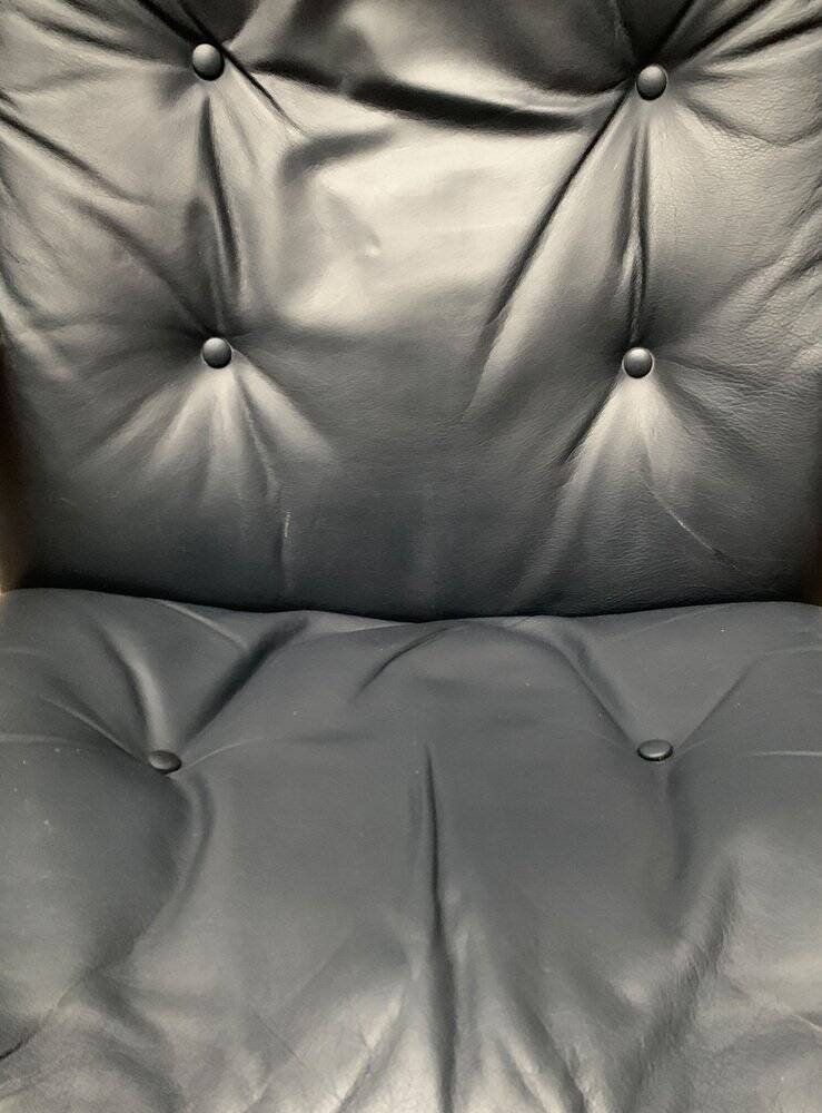 Siesta lounge chair set in Norwegian leather with ottoman by Ingmar Relling for Ekornes