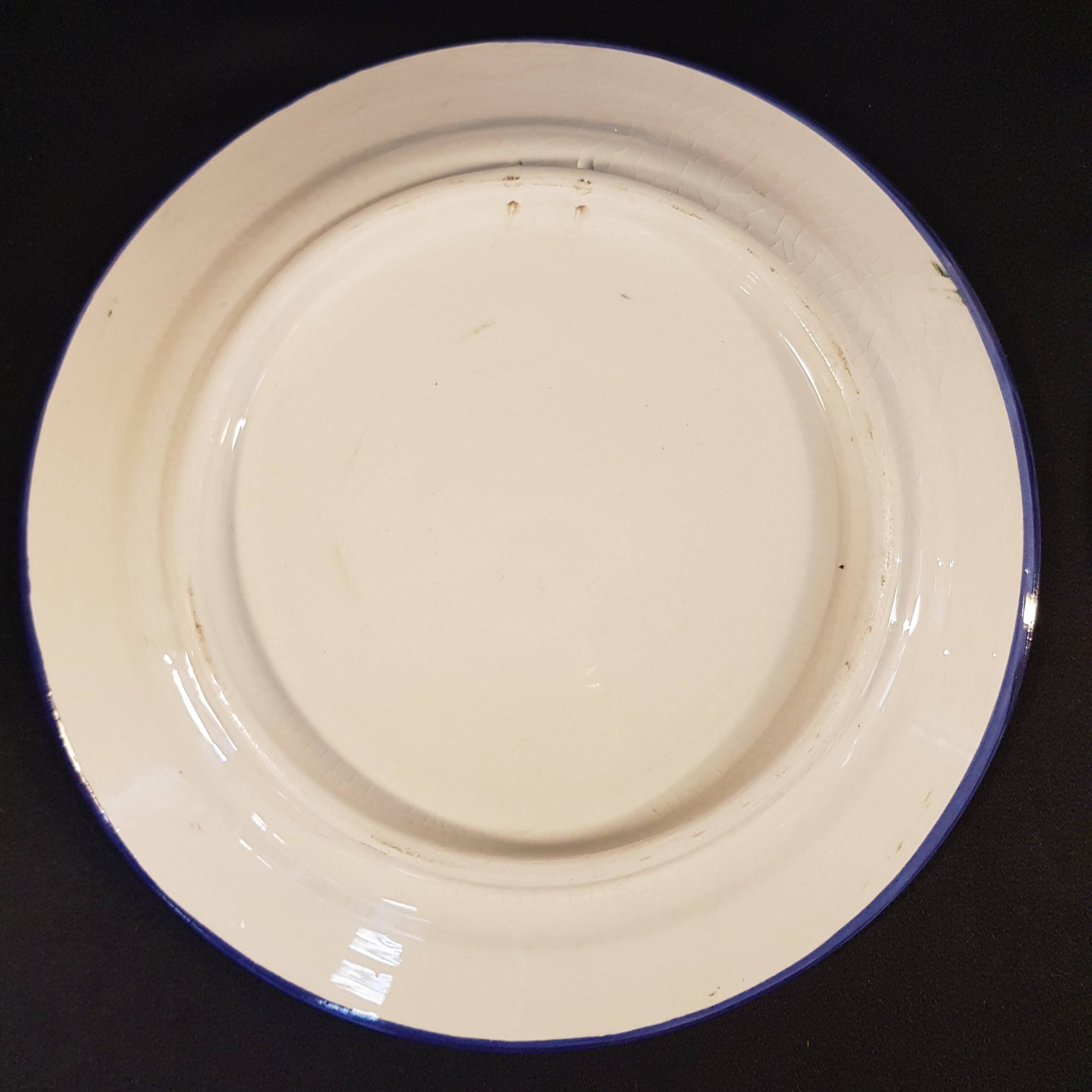 4 decorative earthenware plates