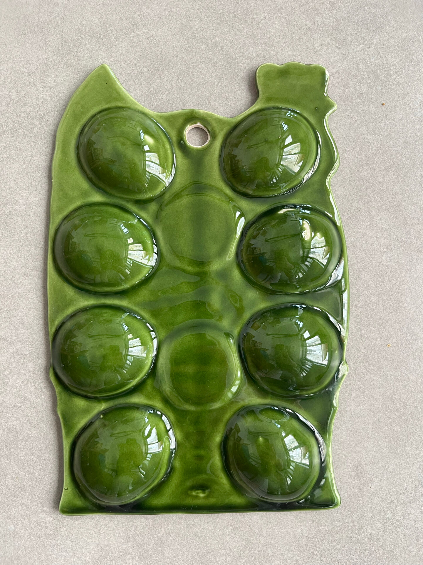 Egg dish barbotine rooster