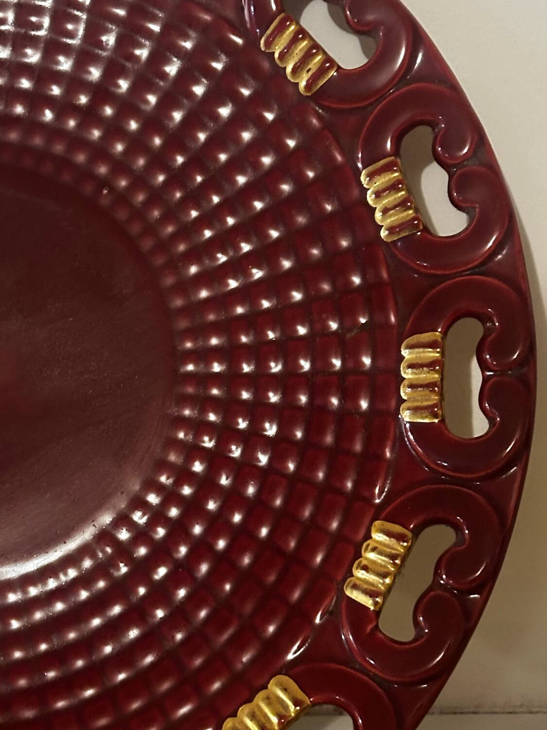 Burgundy and gold openwork plate in ceramic from Saint-Clement, 1950s.