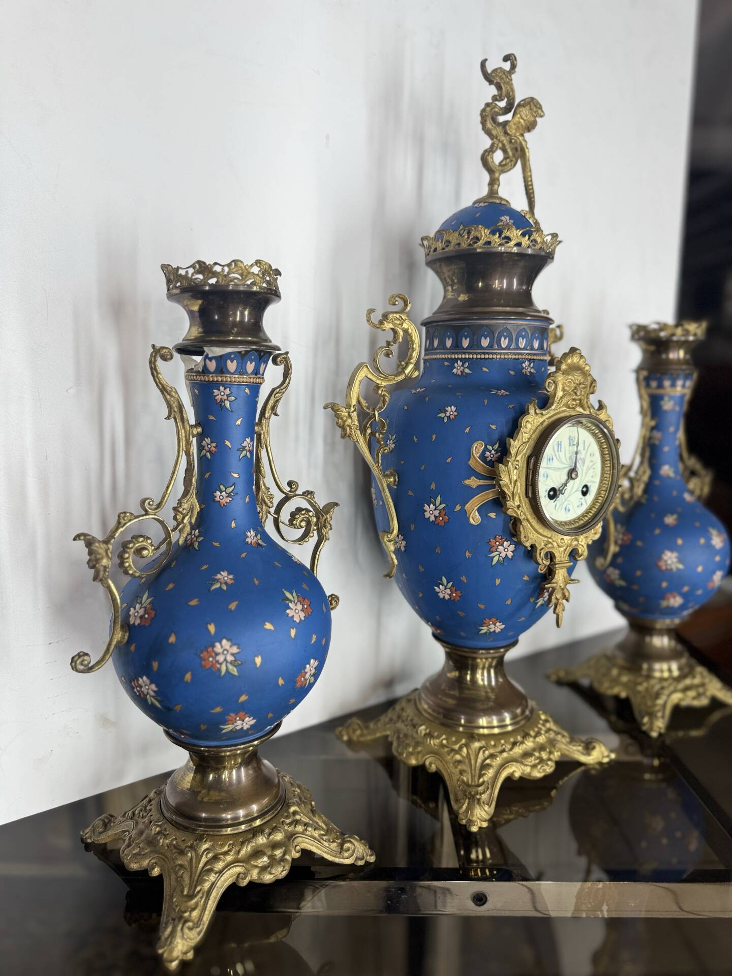 Garniture de cheminée Napoléon III en faïence Villeroy & Boch Mettlach