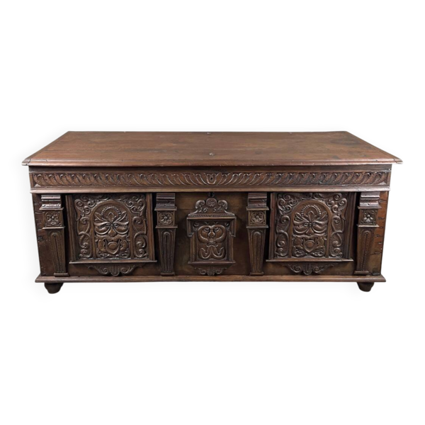 Coffre en bois sculpté, style Renaissance, XIXe siècle