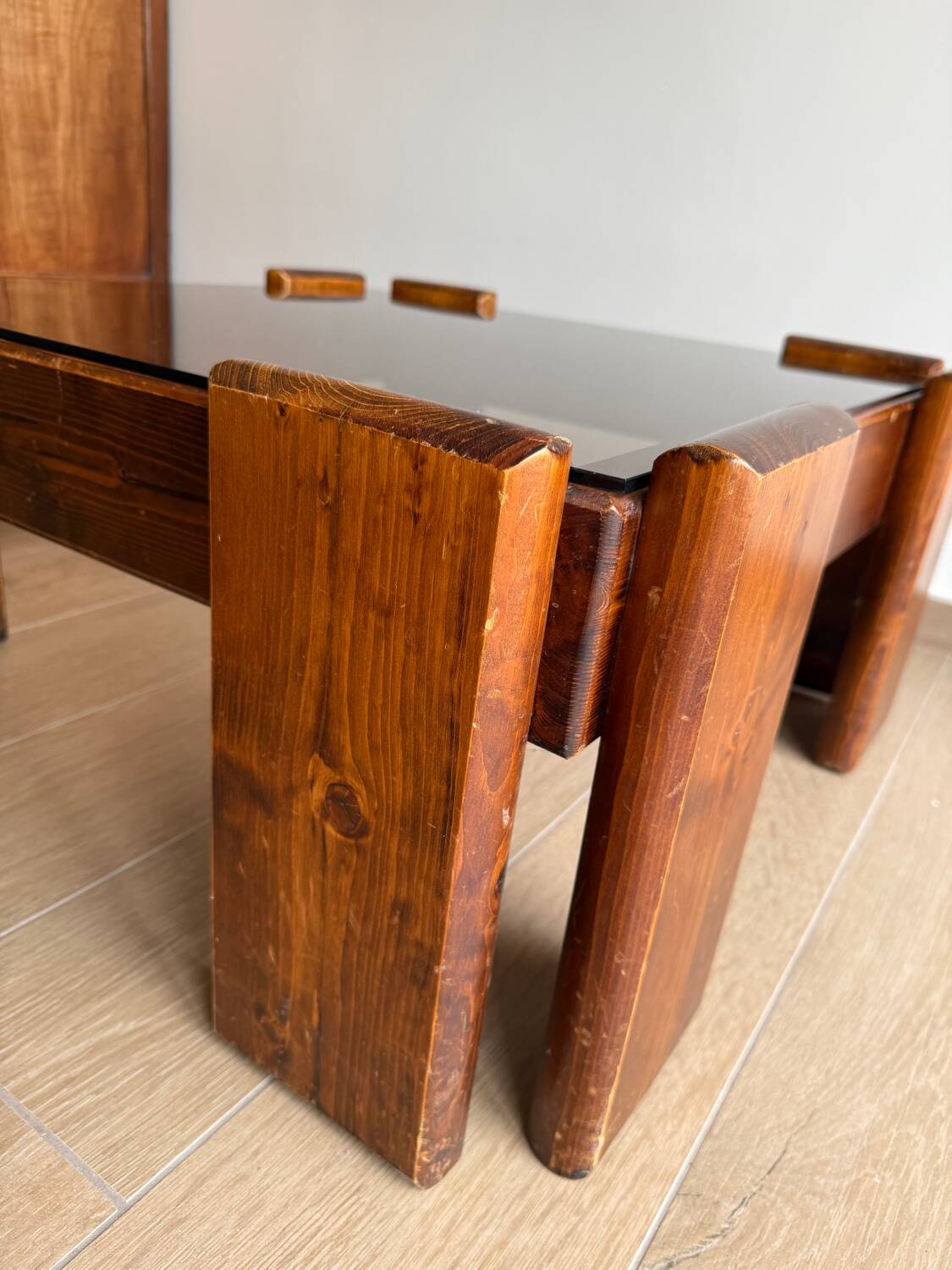 Square coffee table in solid wood and smoked glass – 70s