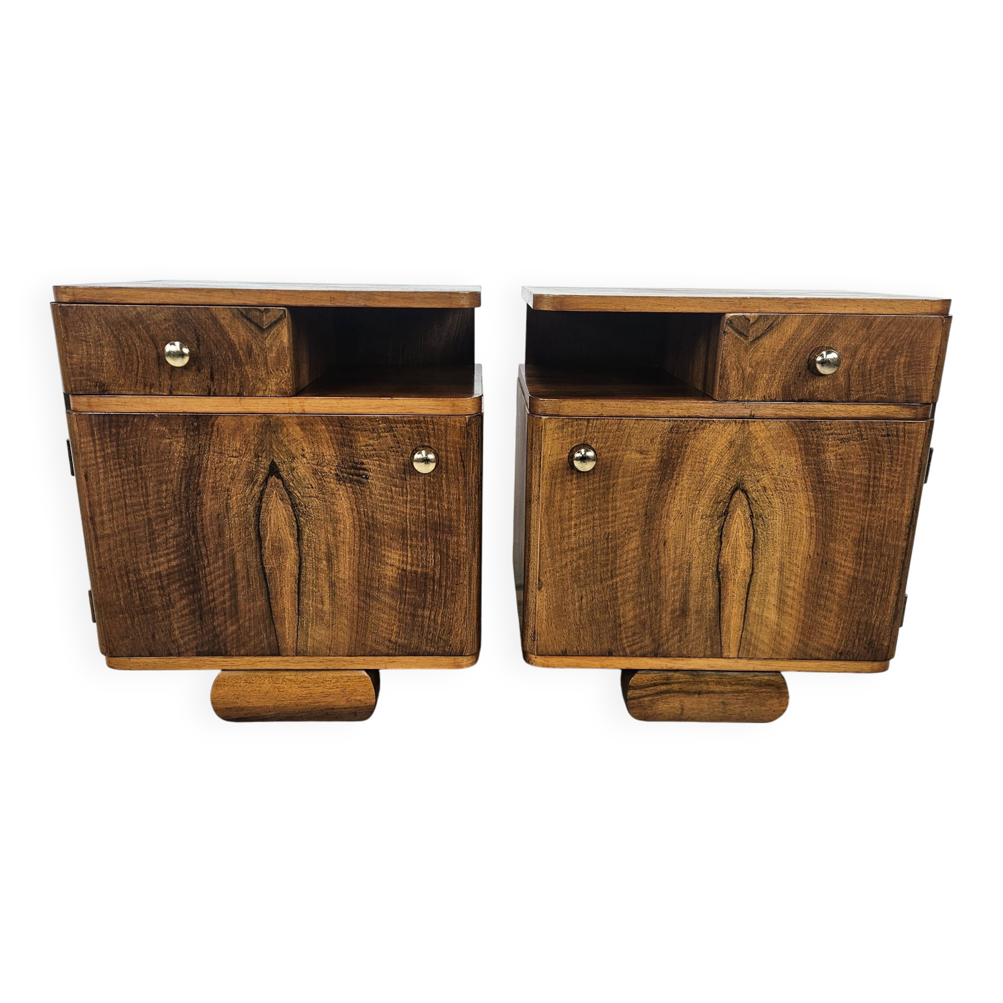 Art Decò bedside tables in walnut and brass, 1940