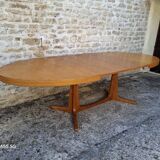 Baumann oval table
