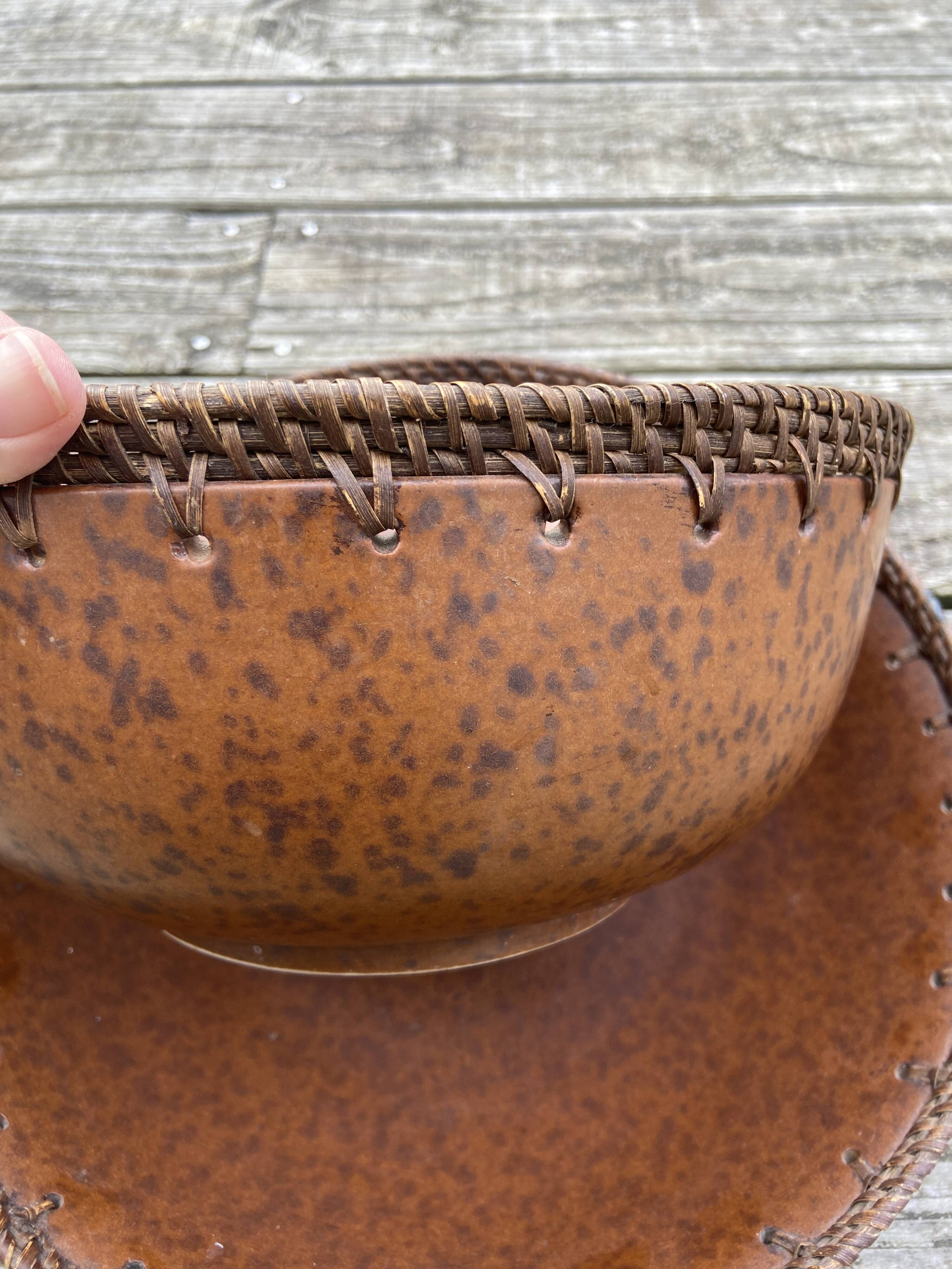 Set of 2 ceramic and wicker salad bowls