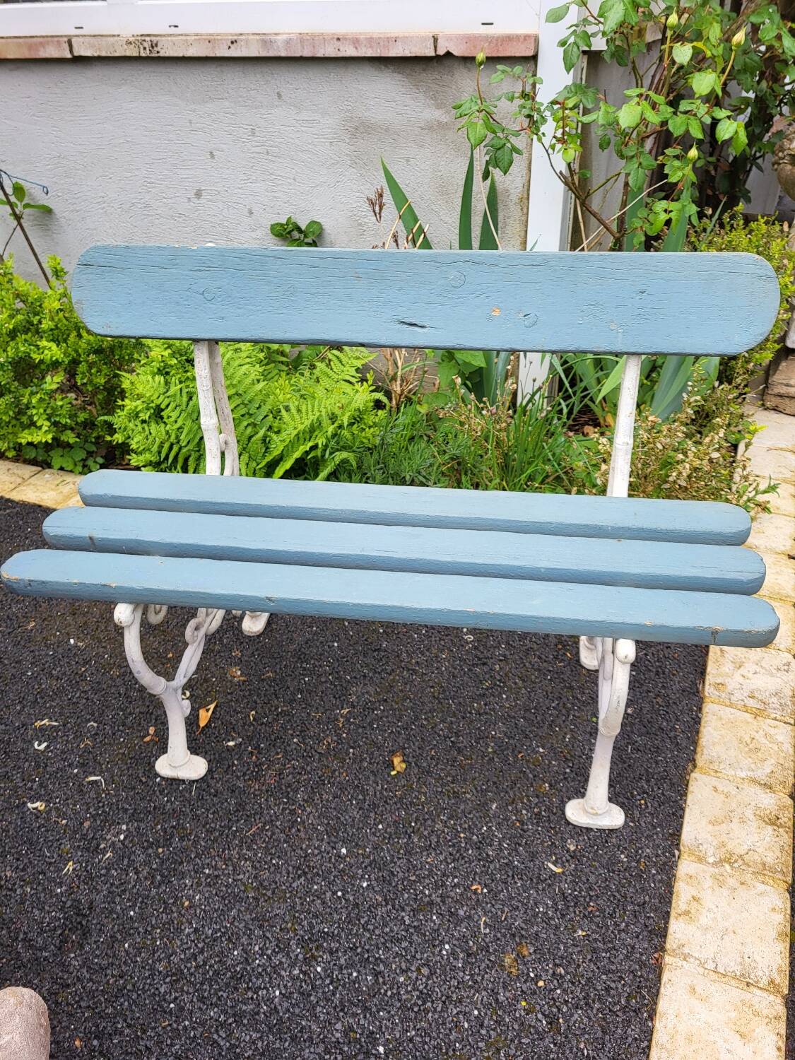 2-seater cast iron garden bench from the 19th century