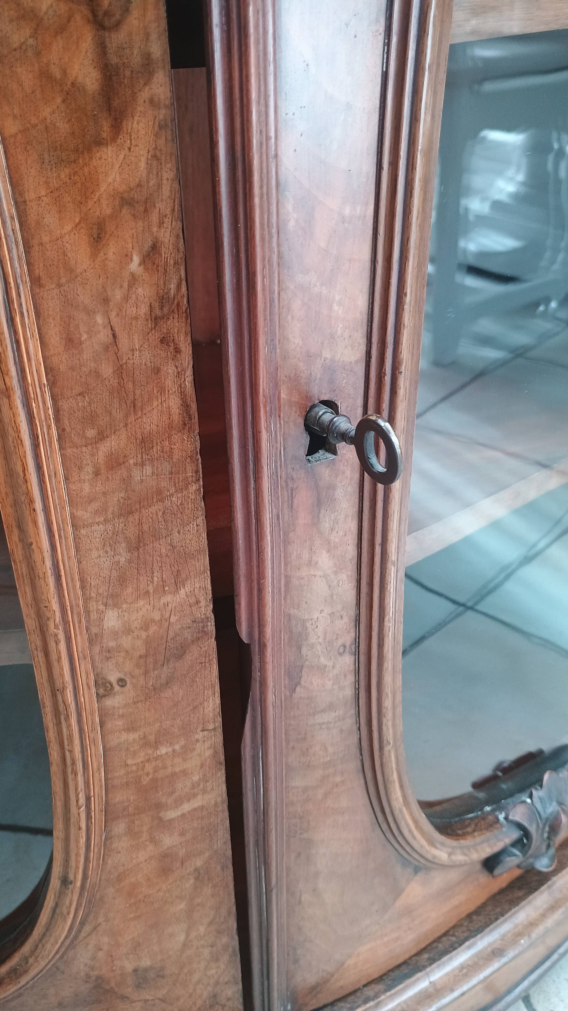 Meuble d'appui en placage de ronce de noyer style Napoléon III ou fin XIX