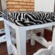 Tabouret en bois massif rustique avec assise en tissu zèbre