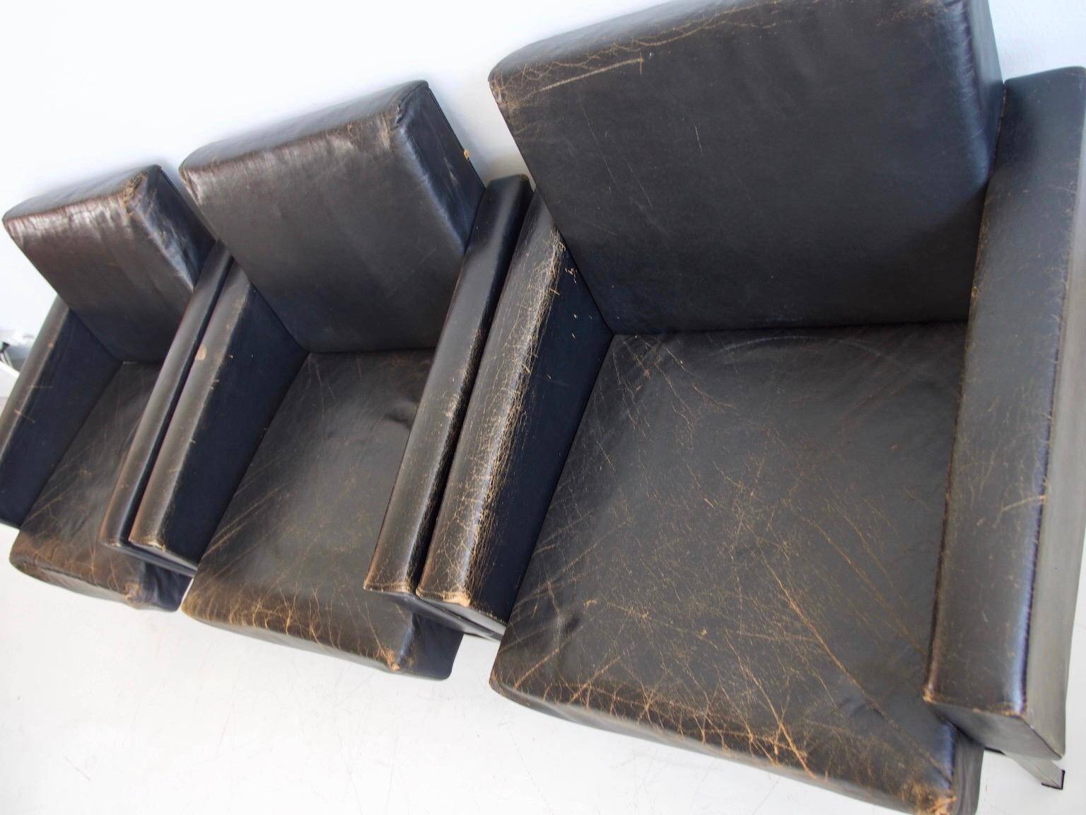 Ensemble de trois fauteuils minimalistes en cuir par COR