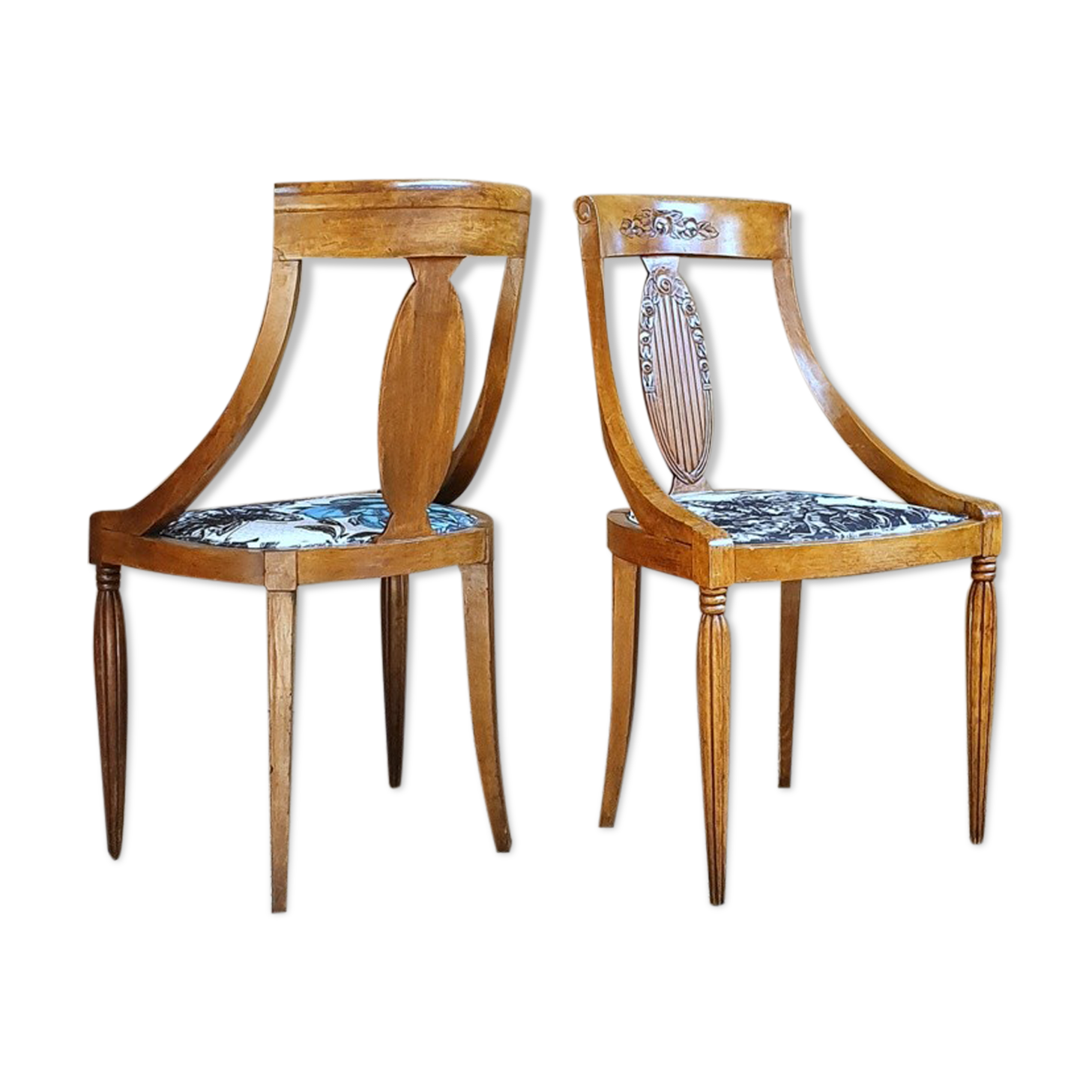 Paire de chaises gondoles tapissées Clarke & Clarke