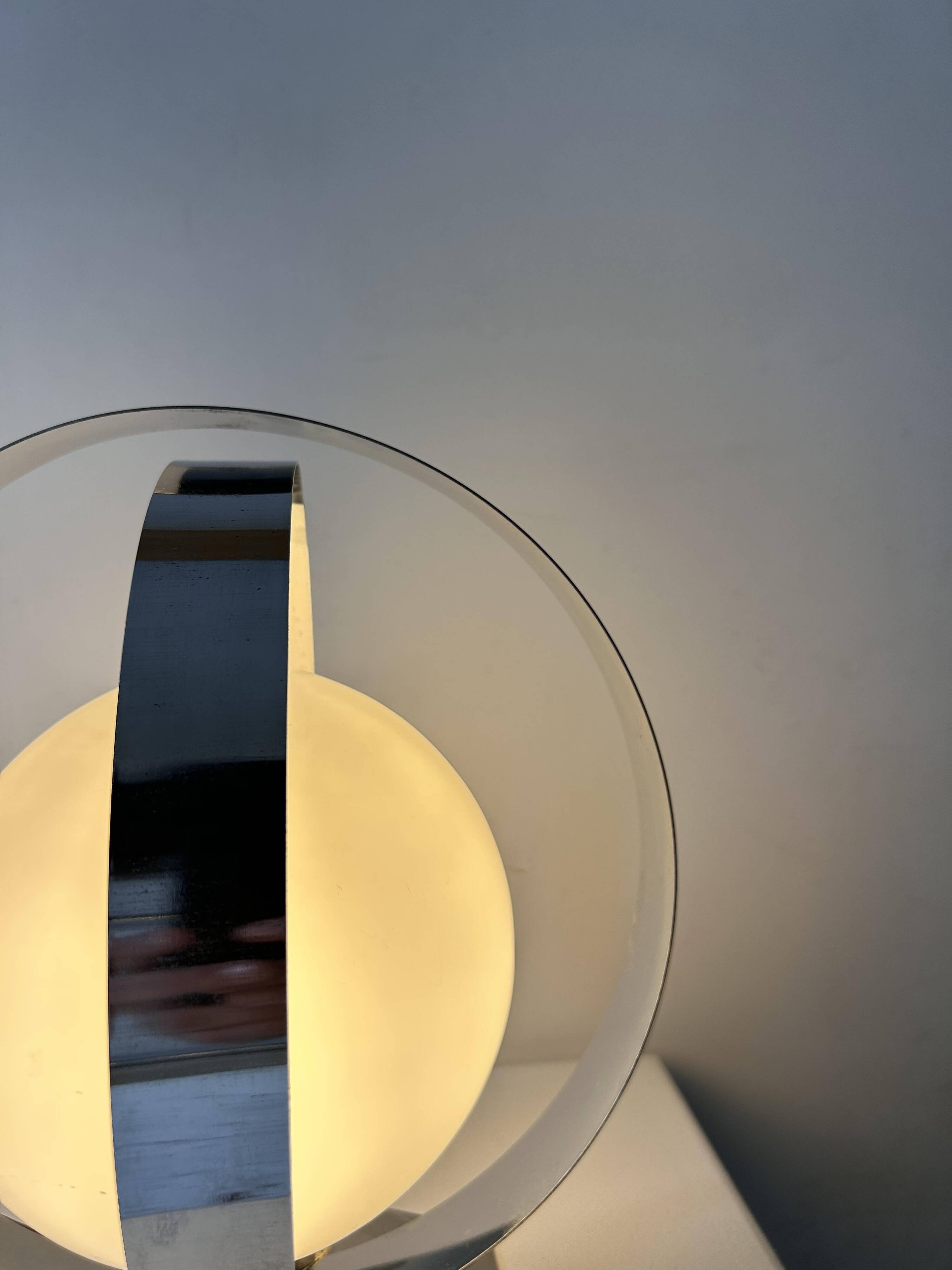 Lampe de table vintage, chrome et opaline, France 1970
